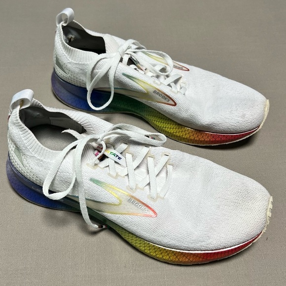 Brooks Levitate 5 Stealthfit Pride Running Shoe Women Size 11 - Picture 2 of 13